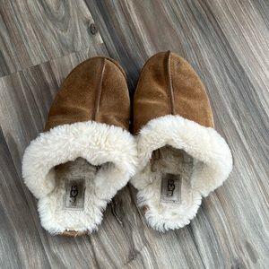 UGG  slip on slippers